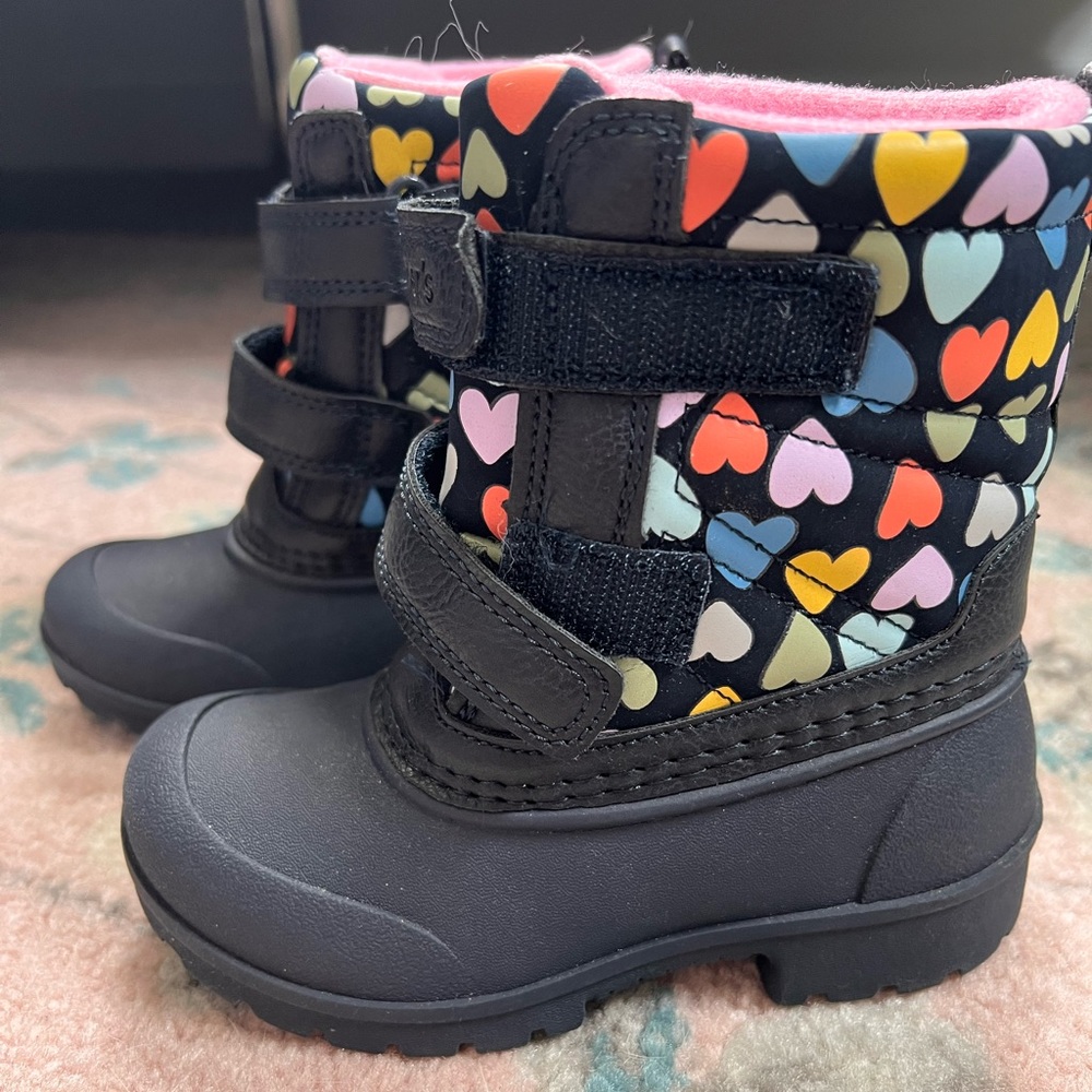 Size 7 toddler snow boots by Carters